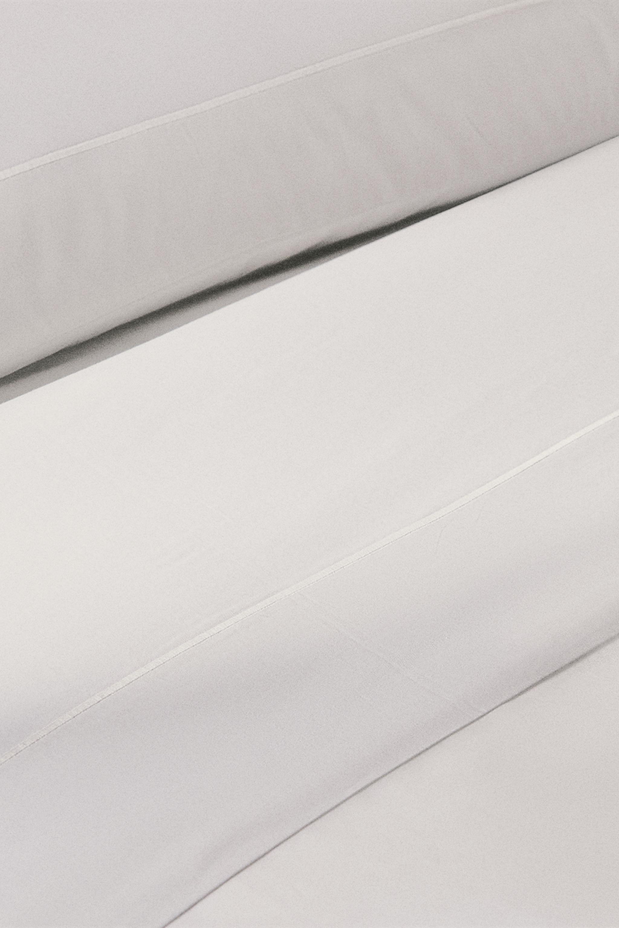 SCALLOPED EDGE 800-THREAD-COUNT COTTON PERCALE FLAT SHEET